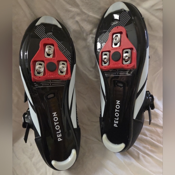 Peloton Cycling Shoes Size 45 -Unisex Black /Red Cleat Men 11.5 Women 13 - Picture 4 of 5